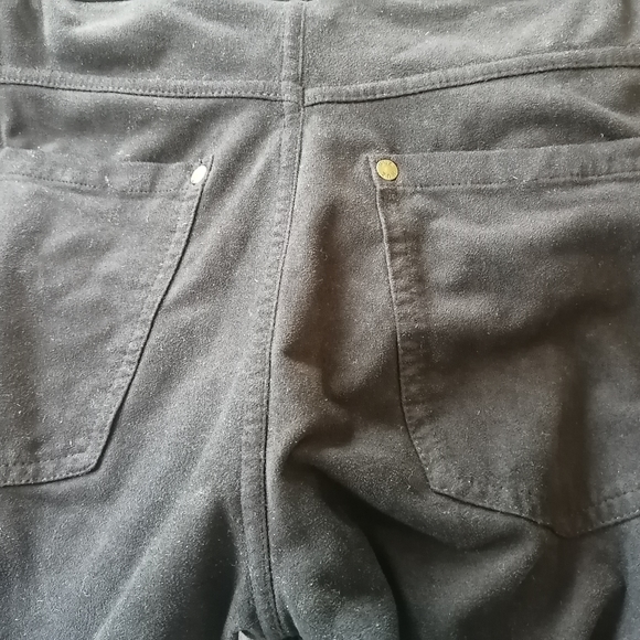 Poly/spandex blend leggings - Picture 1 of 2